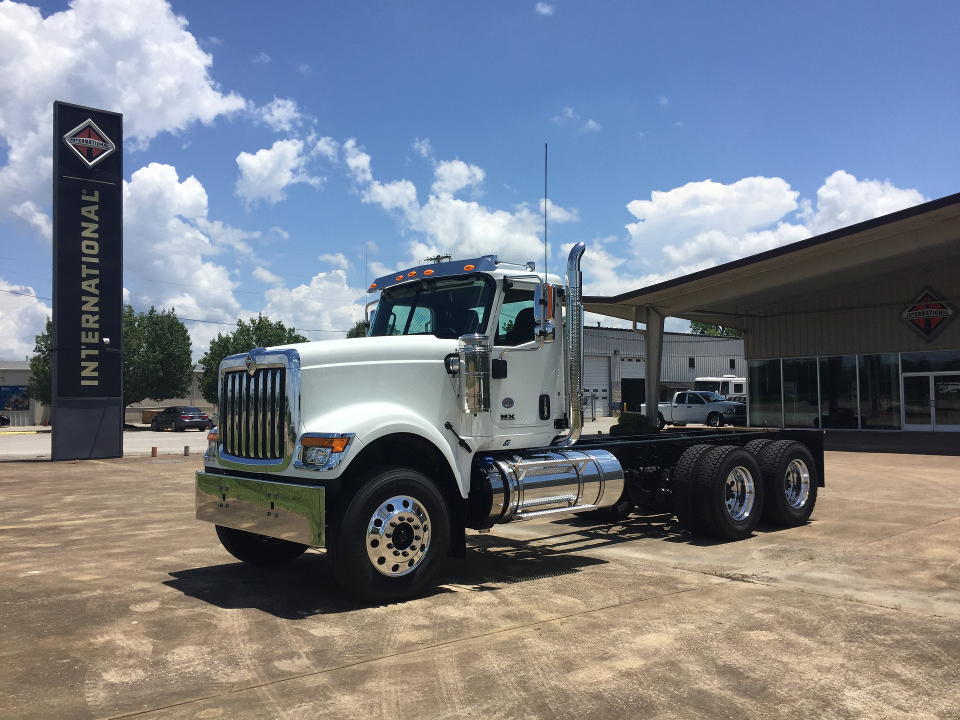 2018 International HX 520 6x4 New Volunteer International Inc.