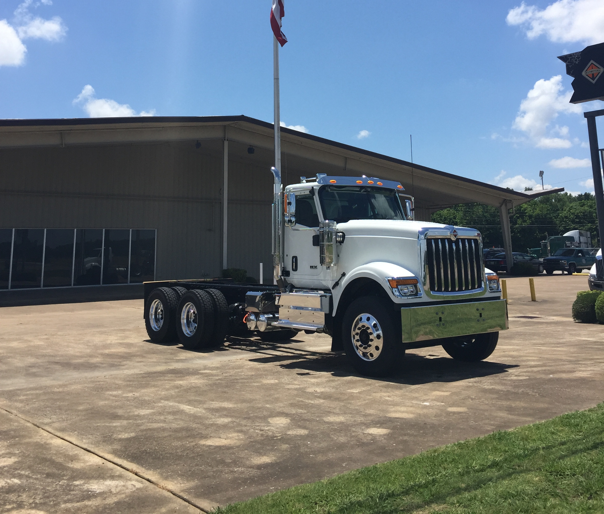 2018 International HX 520 6x4 New Volunteer International Inc.