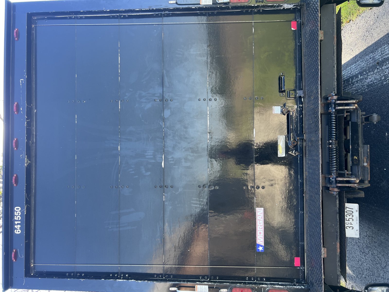 2014 Isuzu NPR HD rear roll-up door and lift gate